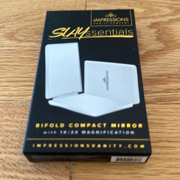 Compact Mirror - Picture 2 of 2